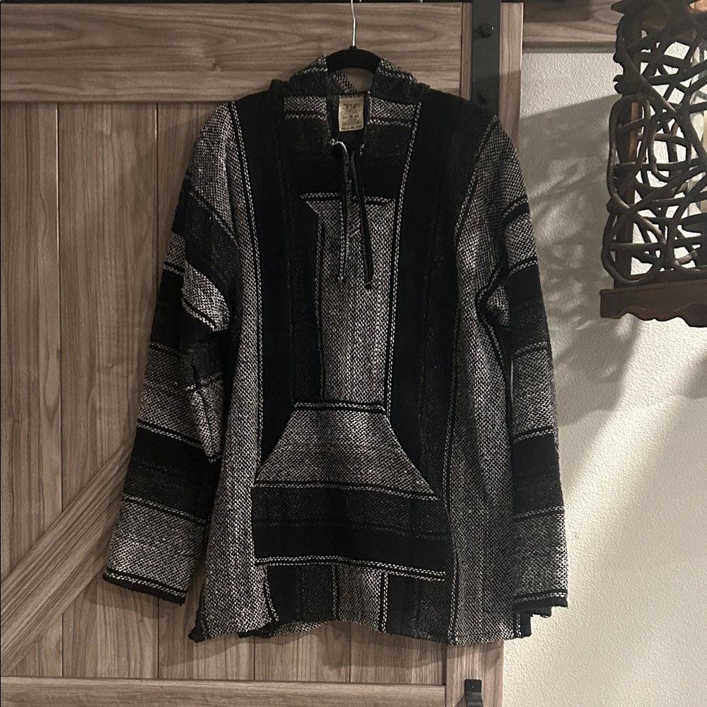 NWOT Artilana Black and Gray Knit Baja Hoodie Size XL‎